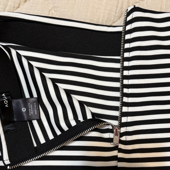 Aqua Black and White Striped Women's Skirt with Ruffle Size Small - Picture 5 of 9